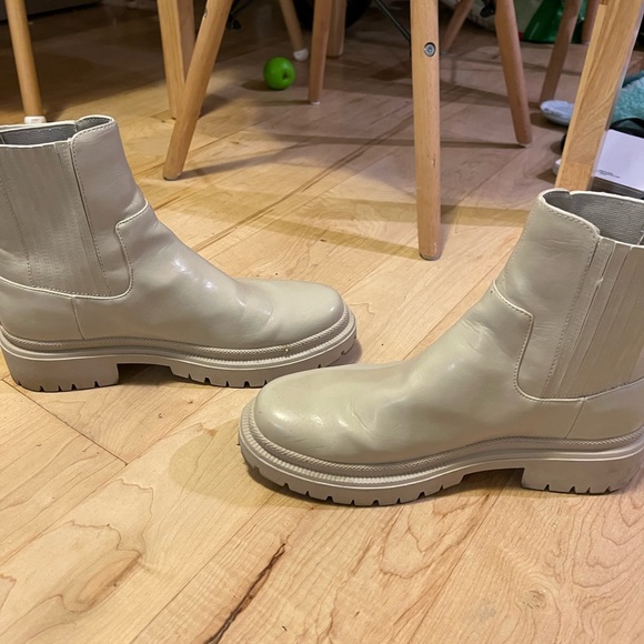 Chunky Chelsea Boots - Cream - A&F - Picture 6 of 11